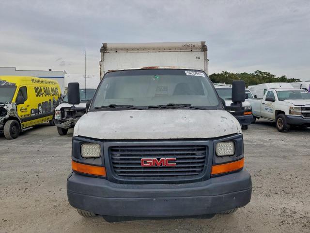 GMC Savana Cutaway G3500 Image 10