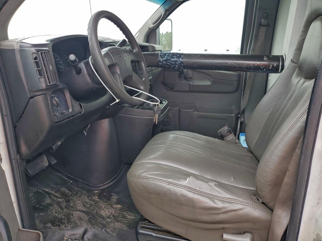 GMC Savana Cutaway G3500 Image 6