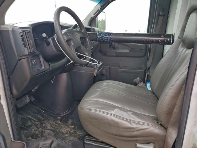 GMC Savana Cutaway G3500 Image 6