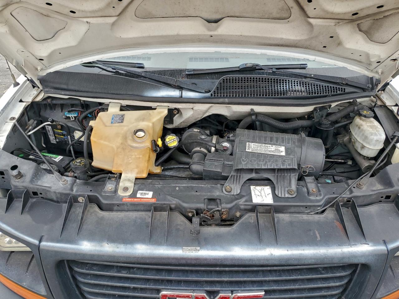 GMC Savana Cutaway G3500 Image 3