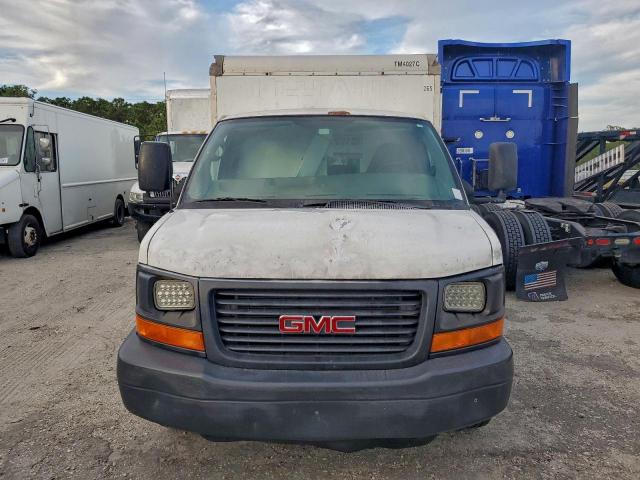 GMC Savana Cutaway G3500 Image 2