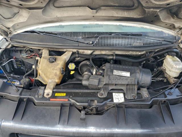 GMC Savana Cutaway G3500 Image 10