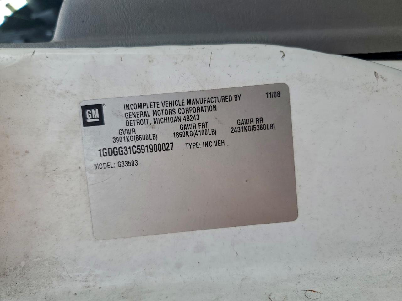 GMC Savana Cutaway G3500 Image 8