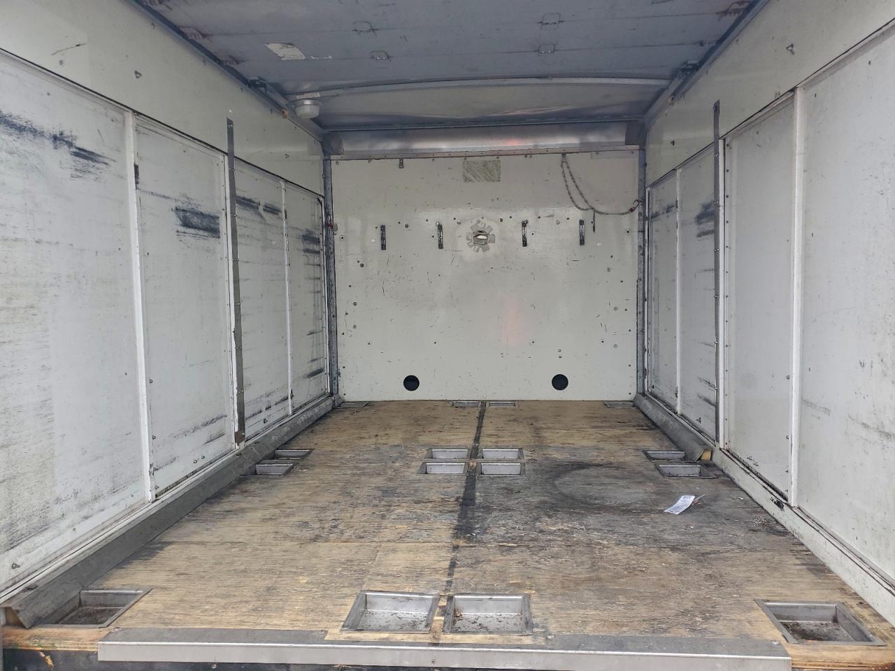 GMC Savana Cutaway G3500 Image 10