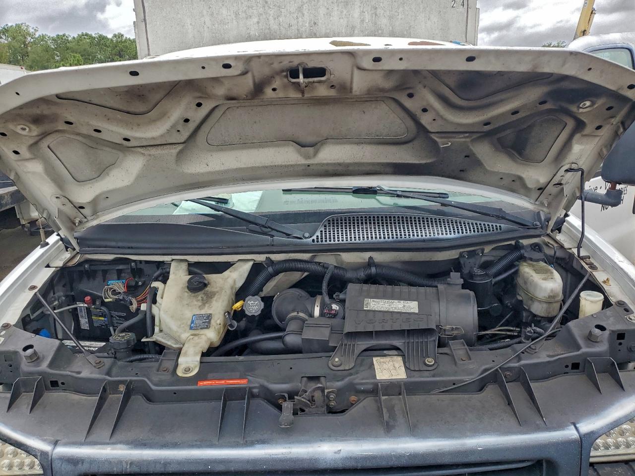 GMC Savana Cutaway G3500 Image 6