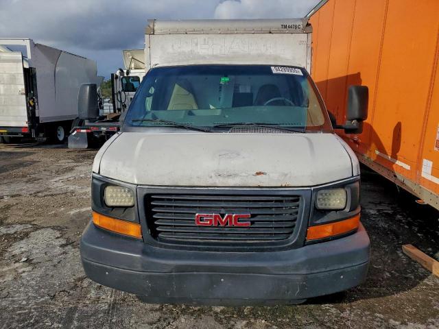 GMC Savana Cutaway G3500 Image 5