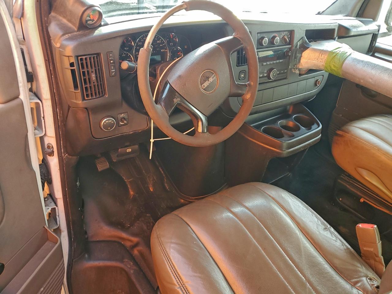 GMC Savana Cutaway G3500 Image 7