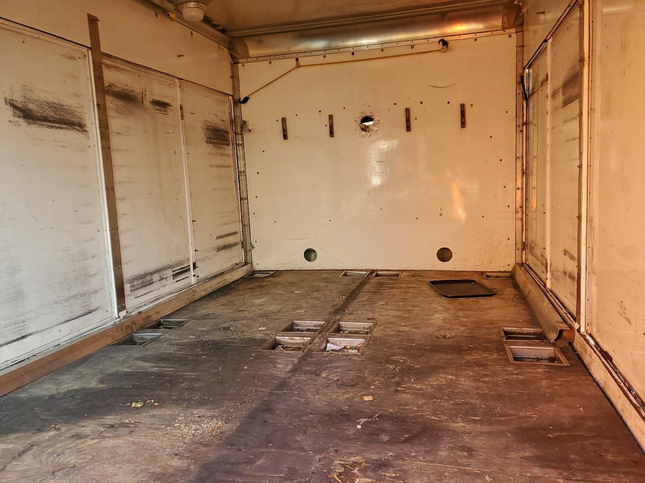 GMC Savana Cutaway G3500 Image 10