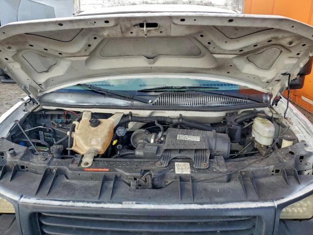 GMC Savana Cutaway G3500 Image 13