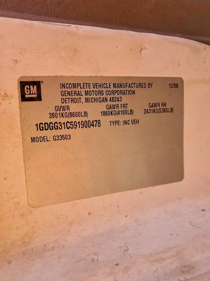 GMC Savana Cutaway G3500 Image 8