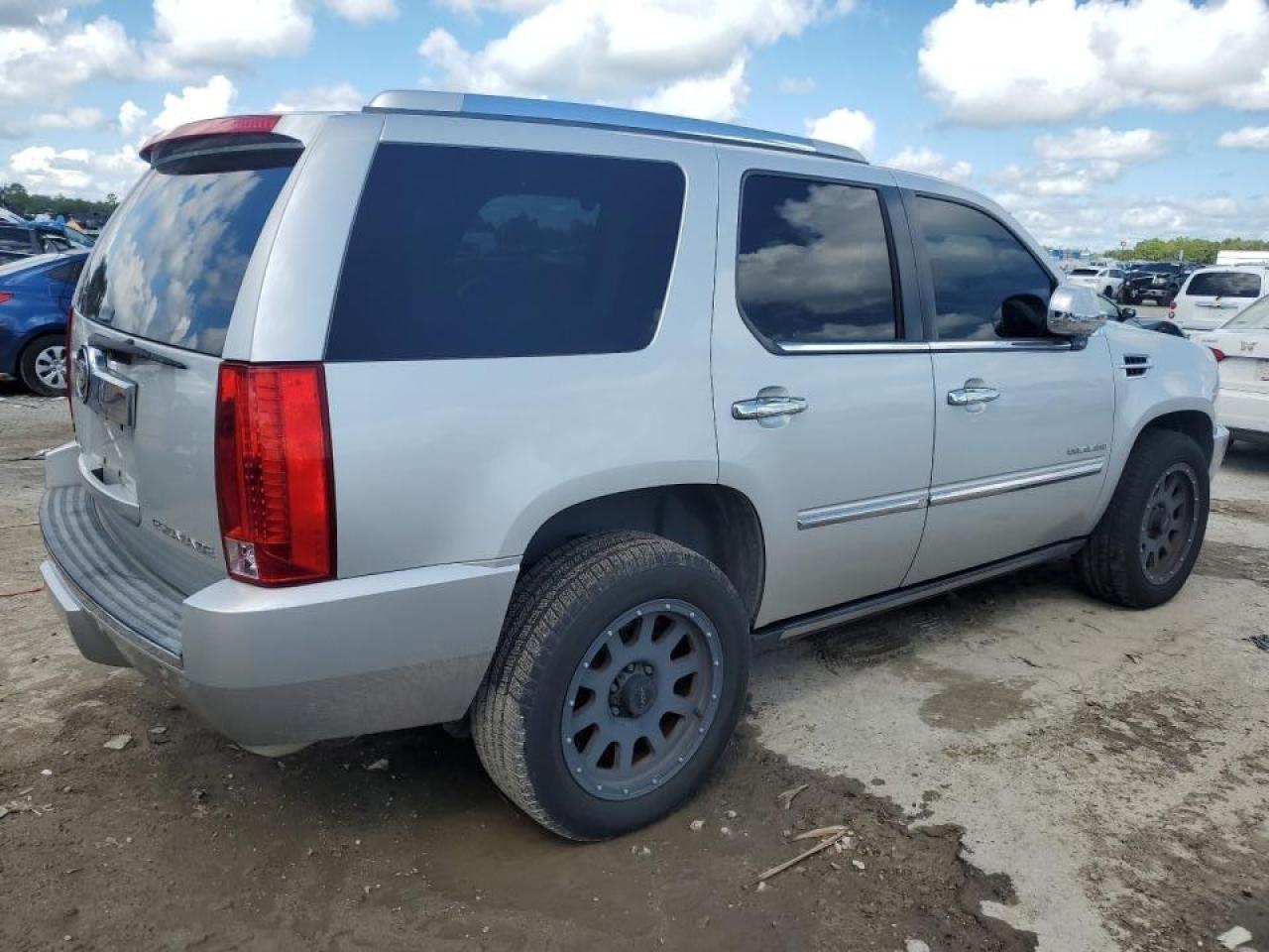 Cadillac Escalade Premium Image 4