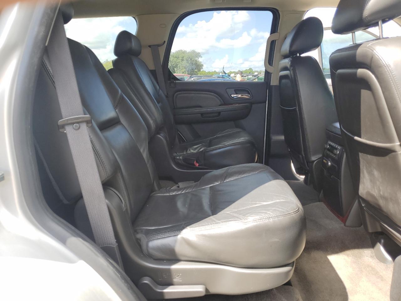 Cadillac Escalade Premium Image 7