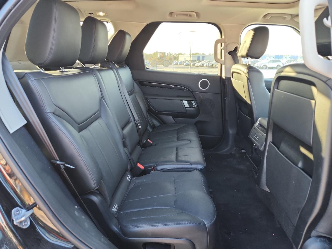 Land Rover Discovery Se Image 8