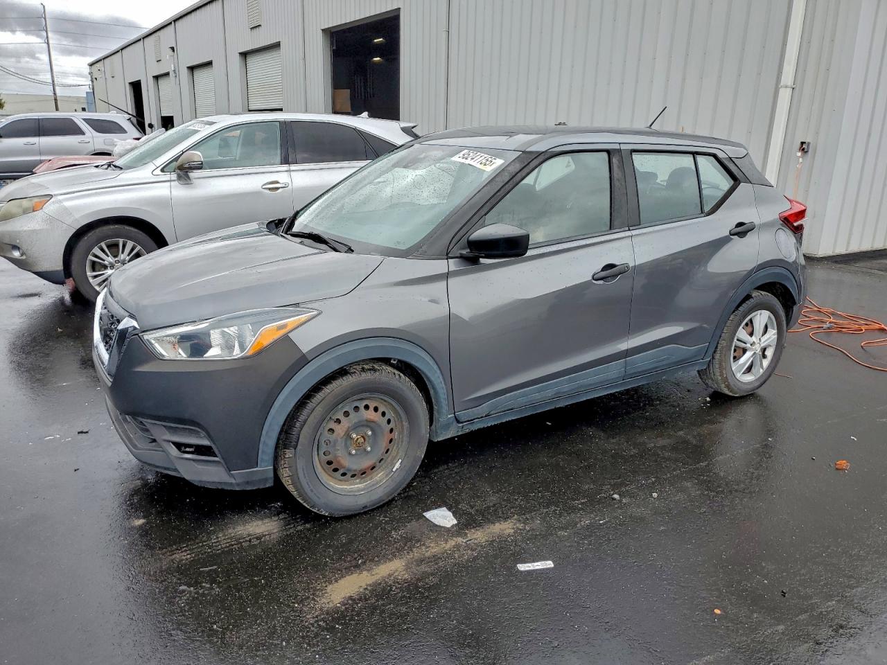 Nissan Kicks S Image 1