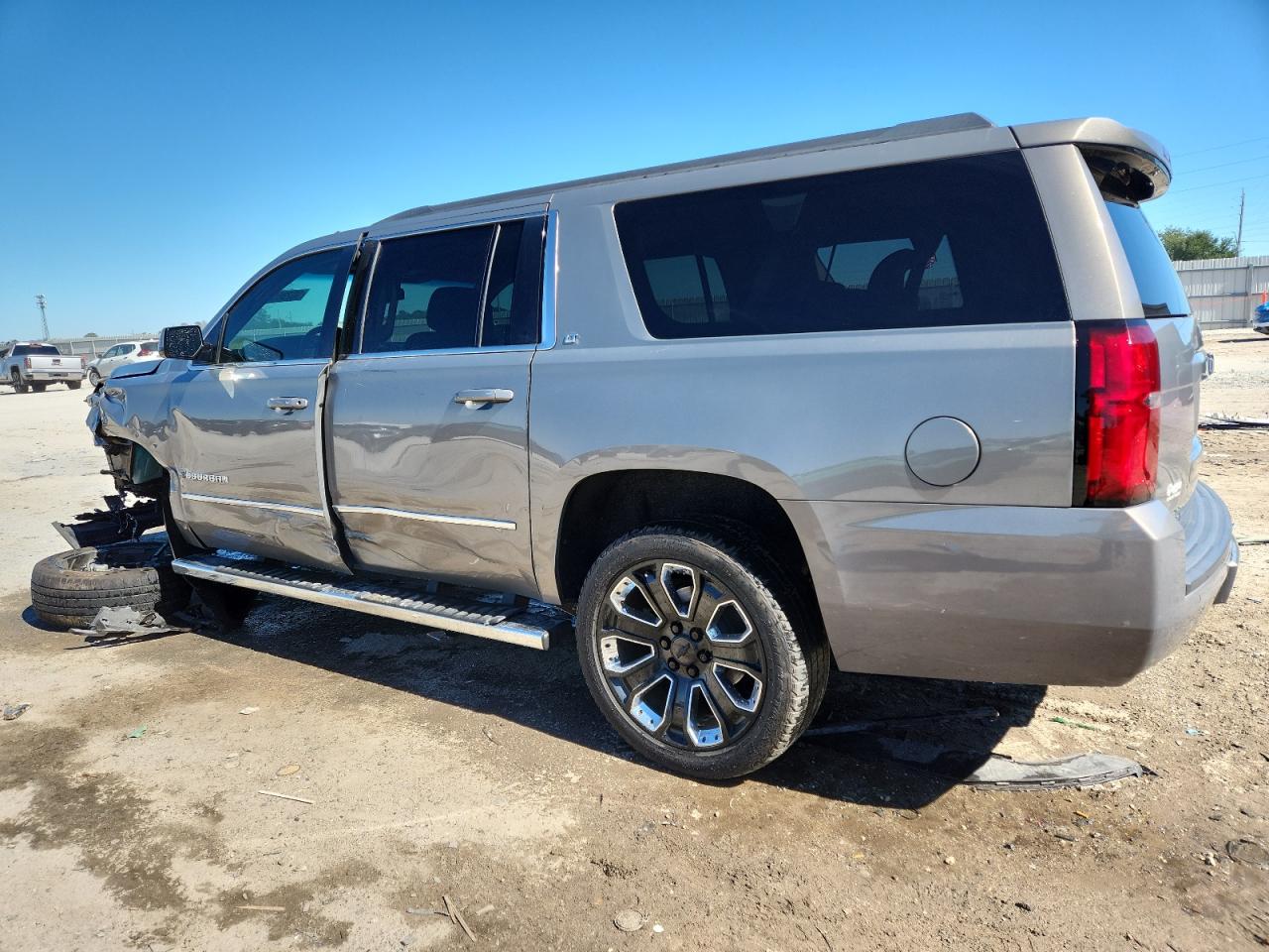 Chevrolet Suburban C1500 Lt Image 2