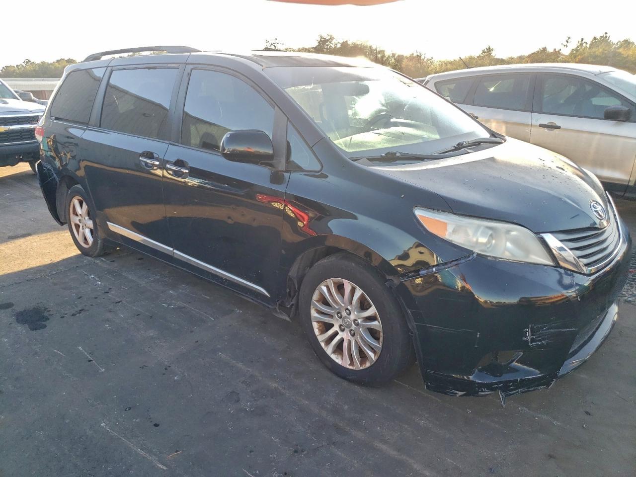 Toyota Sienna Xle Image 11