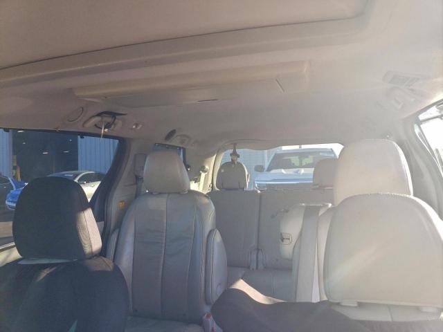 Toyota Sienna Xle Image 3