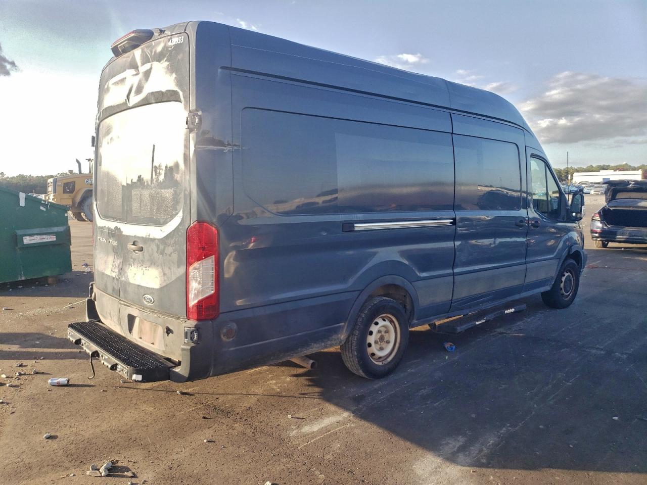 Ford Transit T-250 Image 4