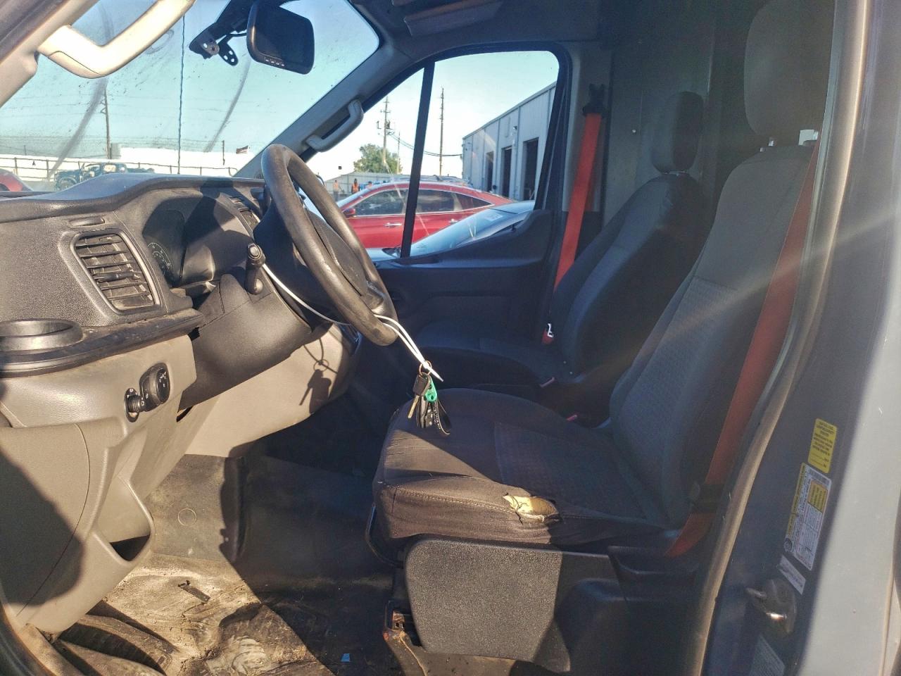 Ford Transit T-250 Image 3