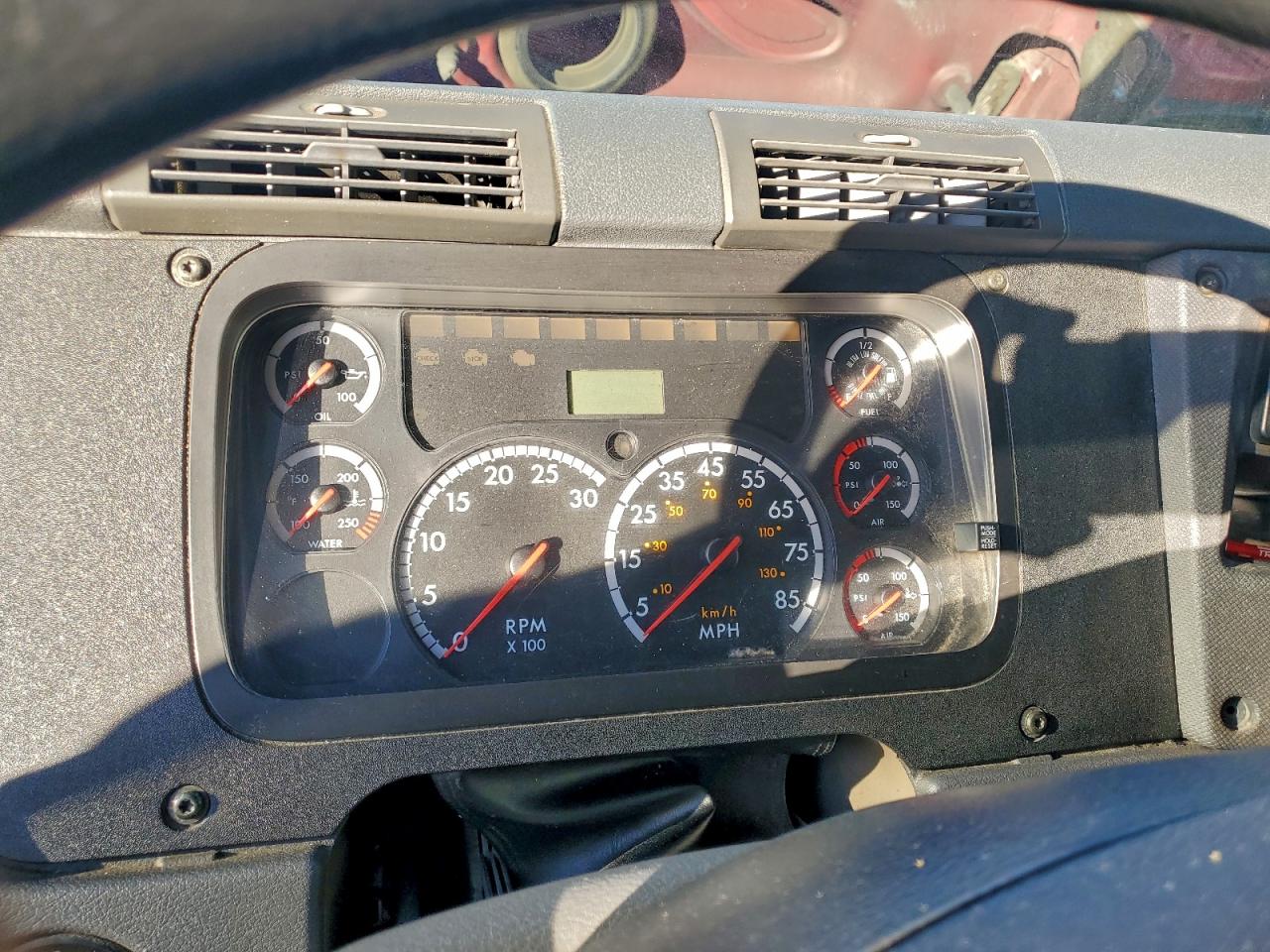 Freightliner Cascadia Image 7