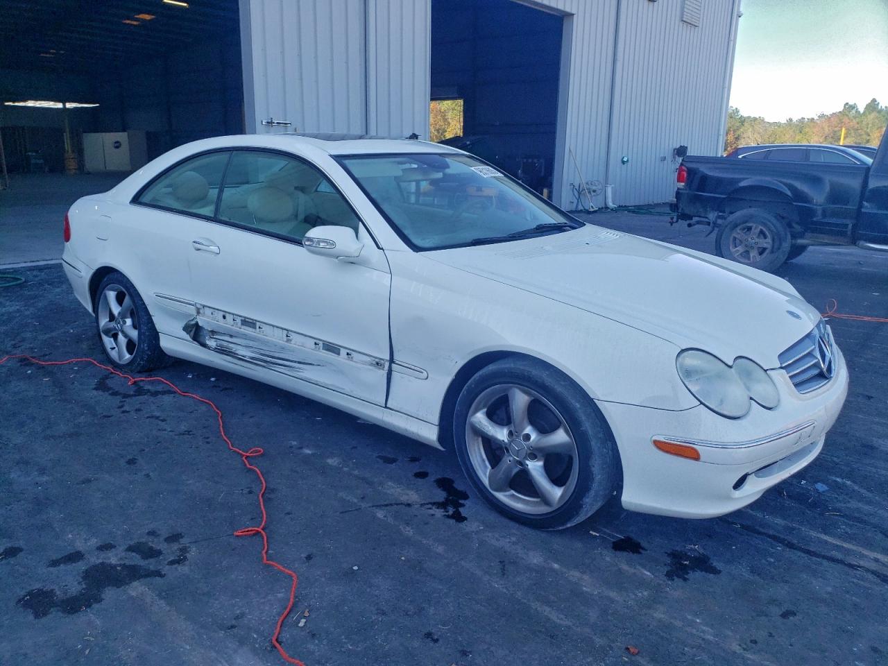 Mercedes-Benz Clk-class 320c Image 5