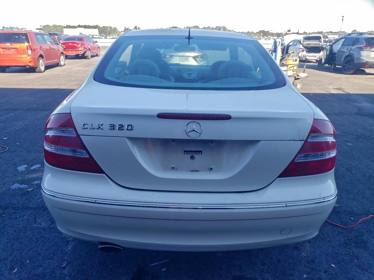 Mercedes-Benz Clk-class 320c Image 4