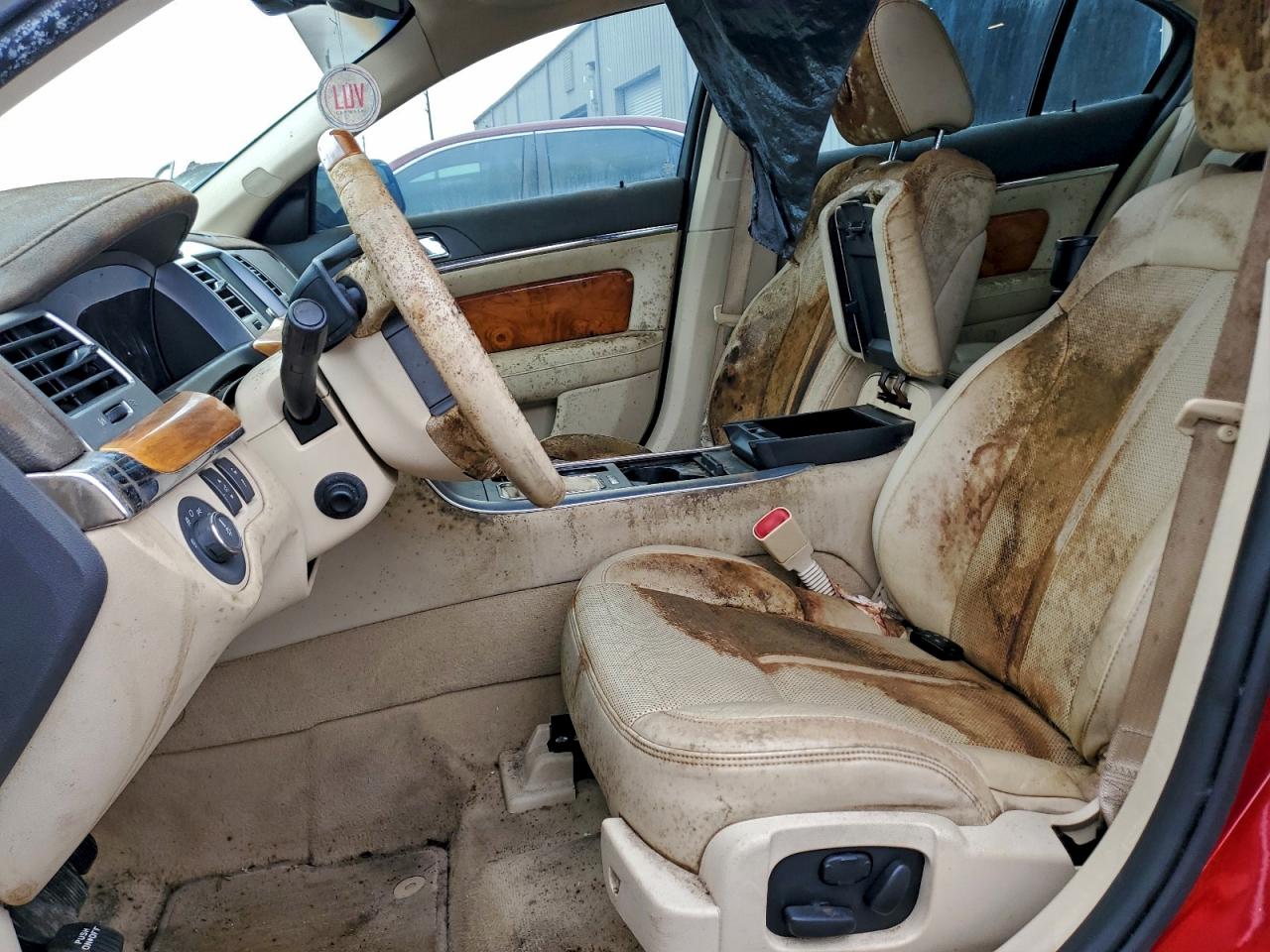 Lincoln MKS Image 10