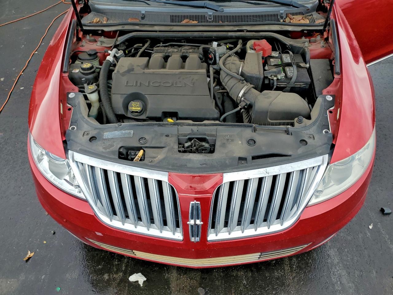 Lincoln MKS Image 12