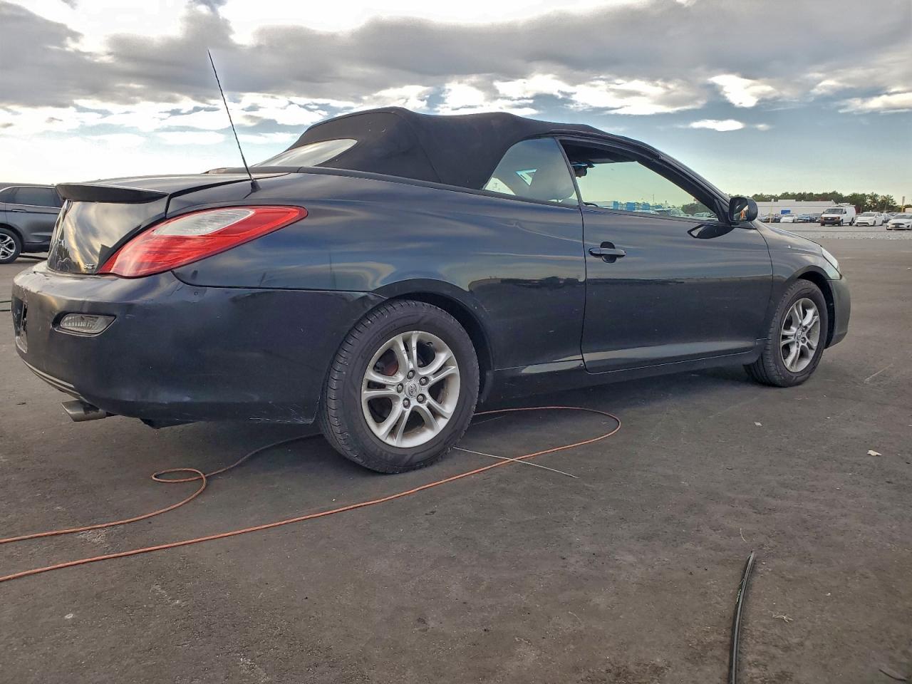 Toyota Camry Se Image 5