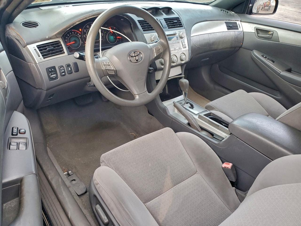 Toyota Camry Se Image 4