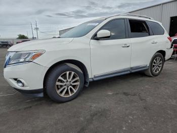  Salvage Nissan Pathfinder