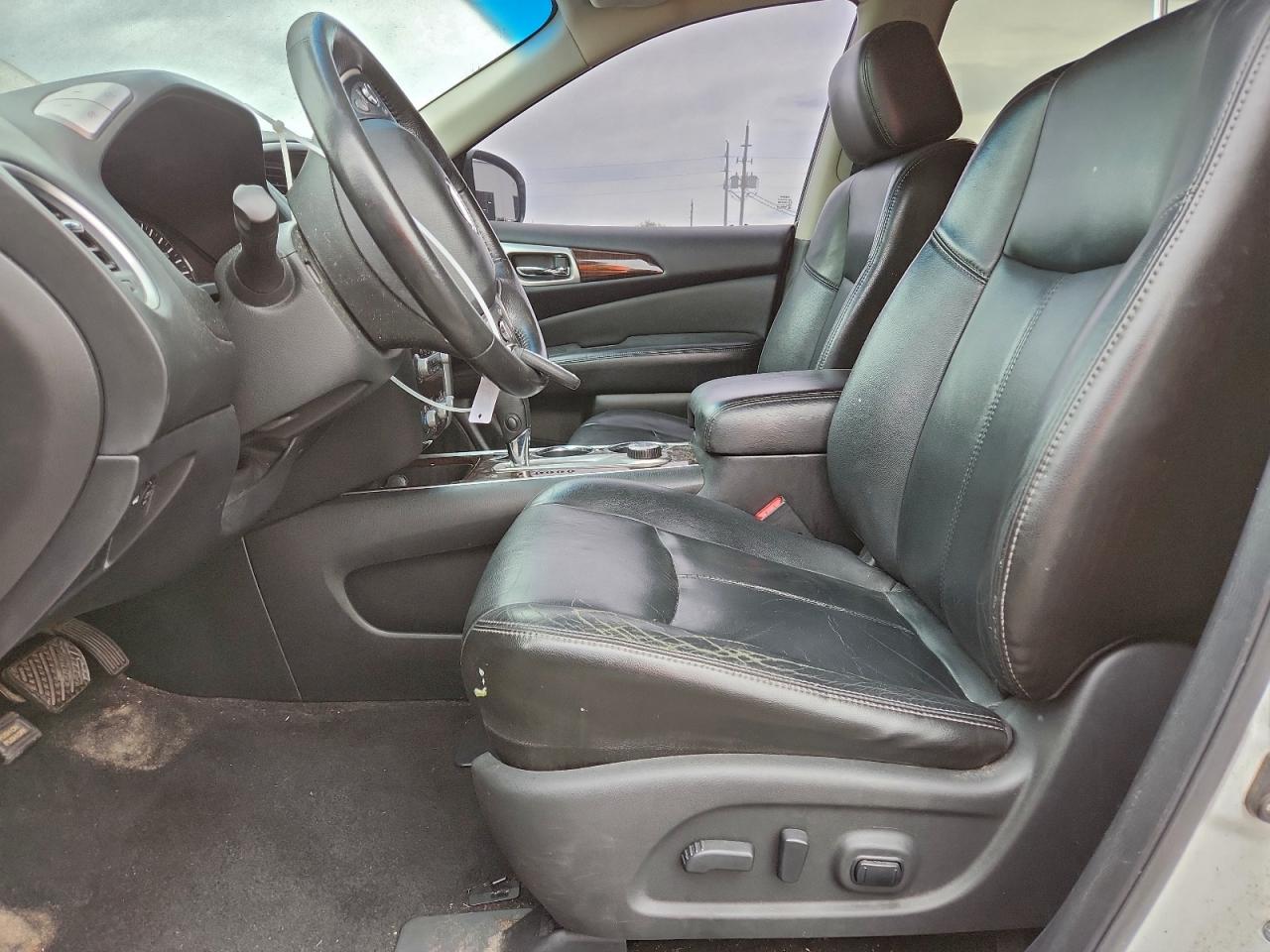 Nissan Pathfinder S Image 12