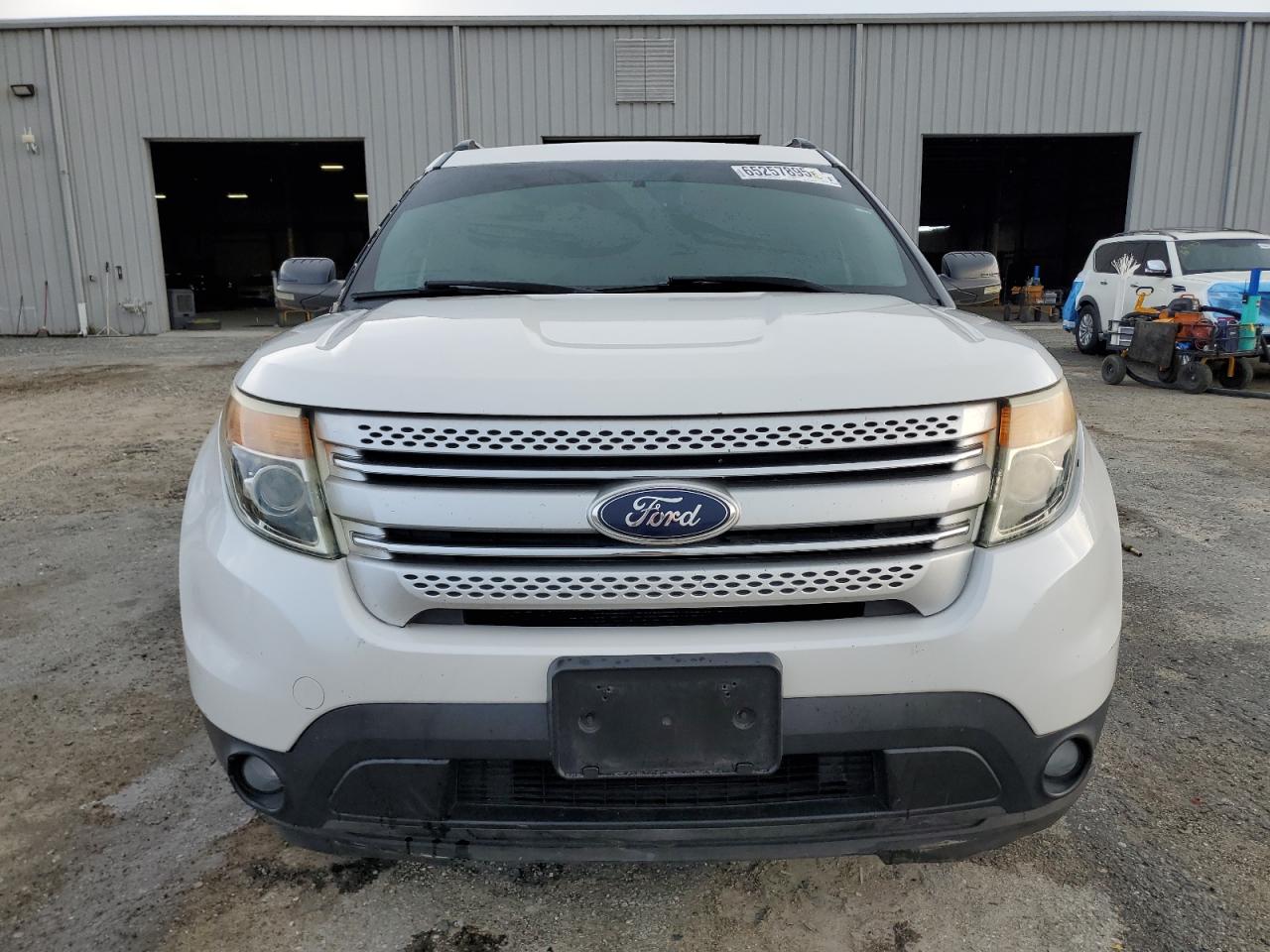 Ford Explorer Xlt Image 4