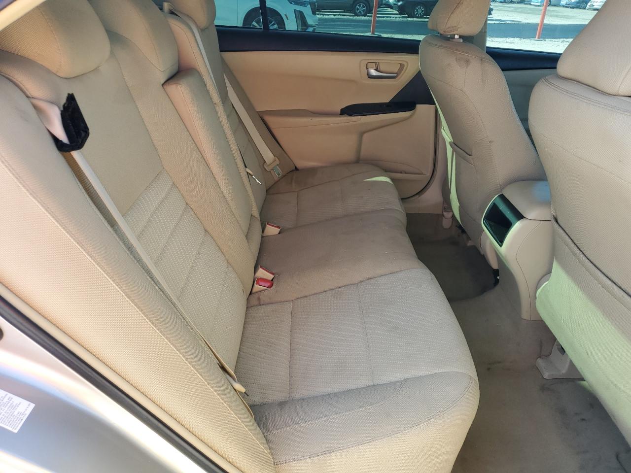 Toyota Camry Le Image 5