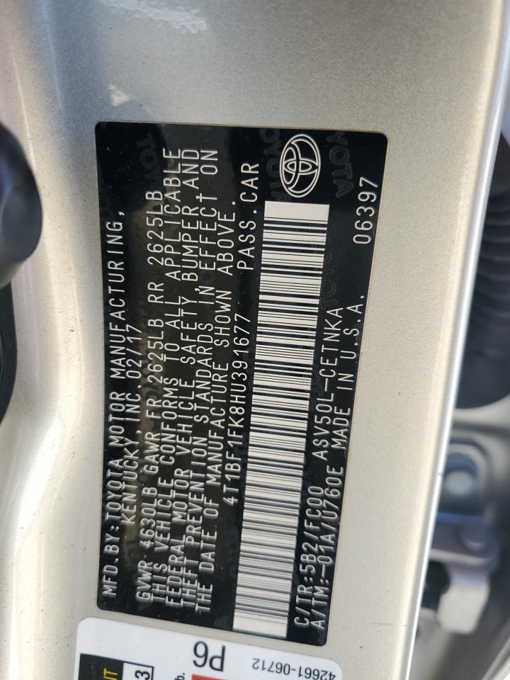 Toyota Camry Le Image 6