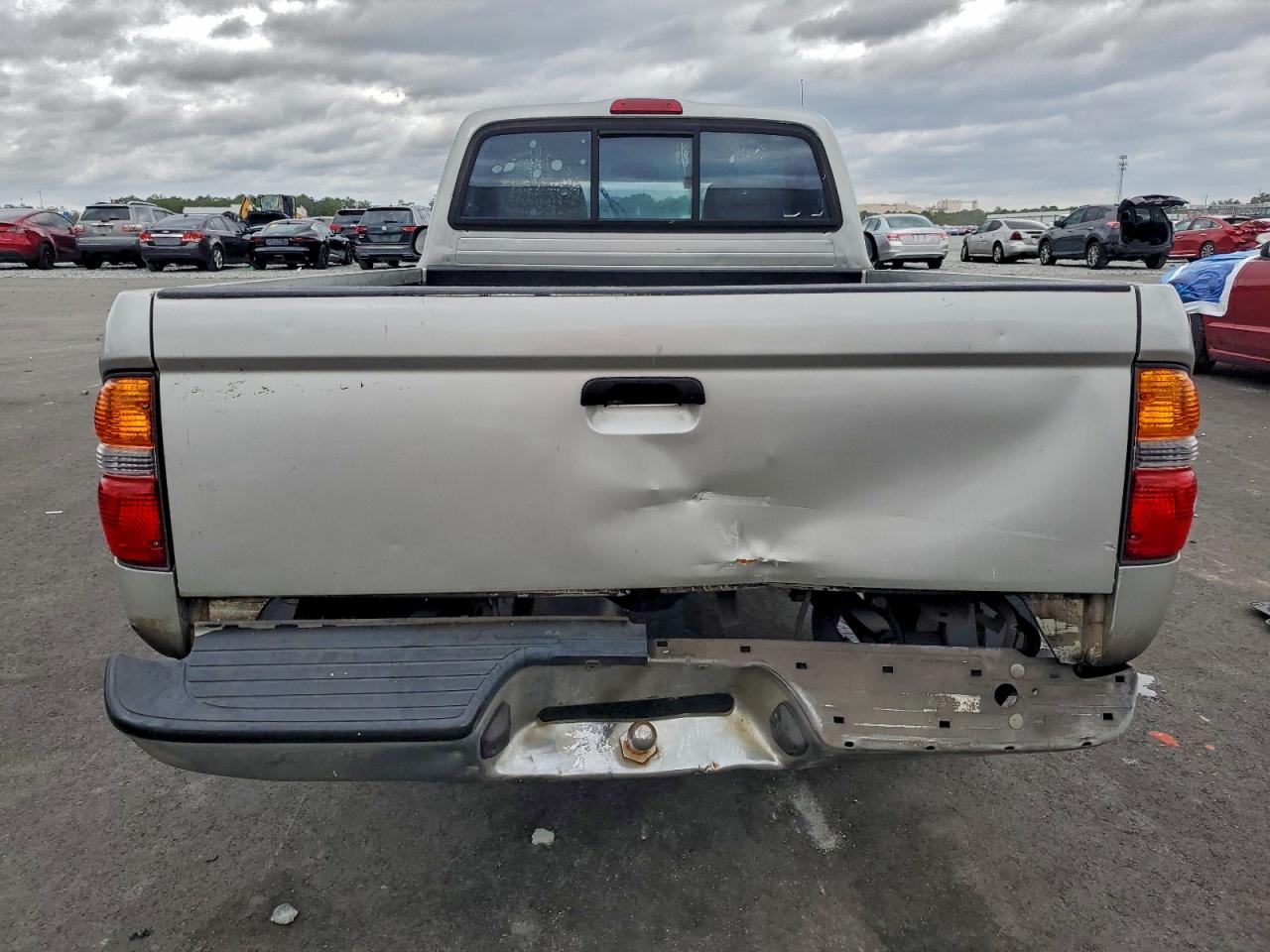 Toyota Tacoma Image 2