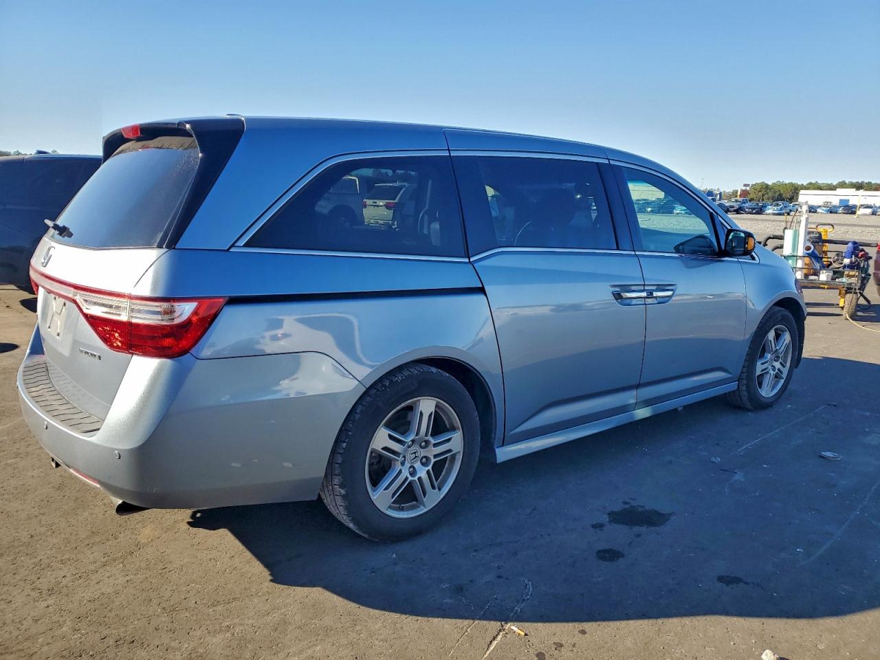 Honda Odyssey Touring Image 2