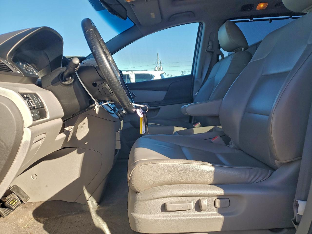 Honda Odyssey Touring Image 4