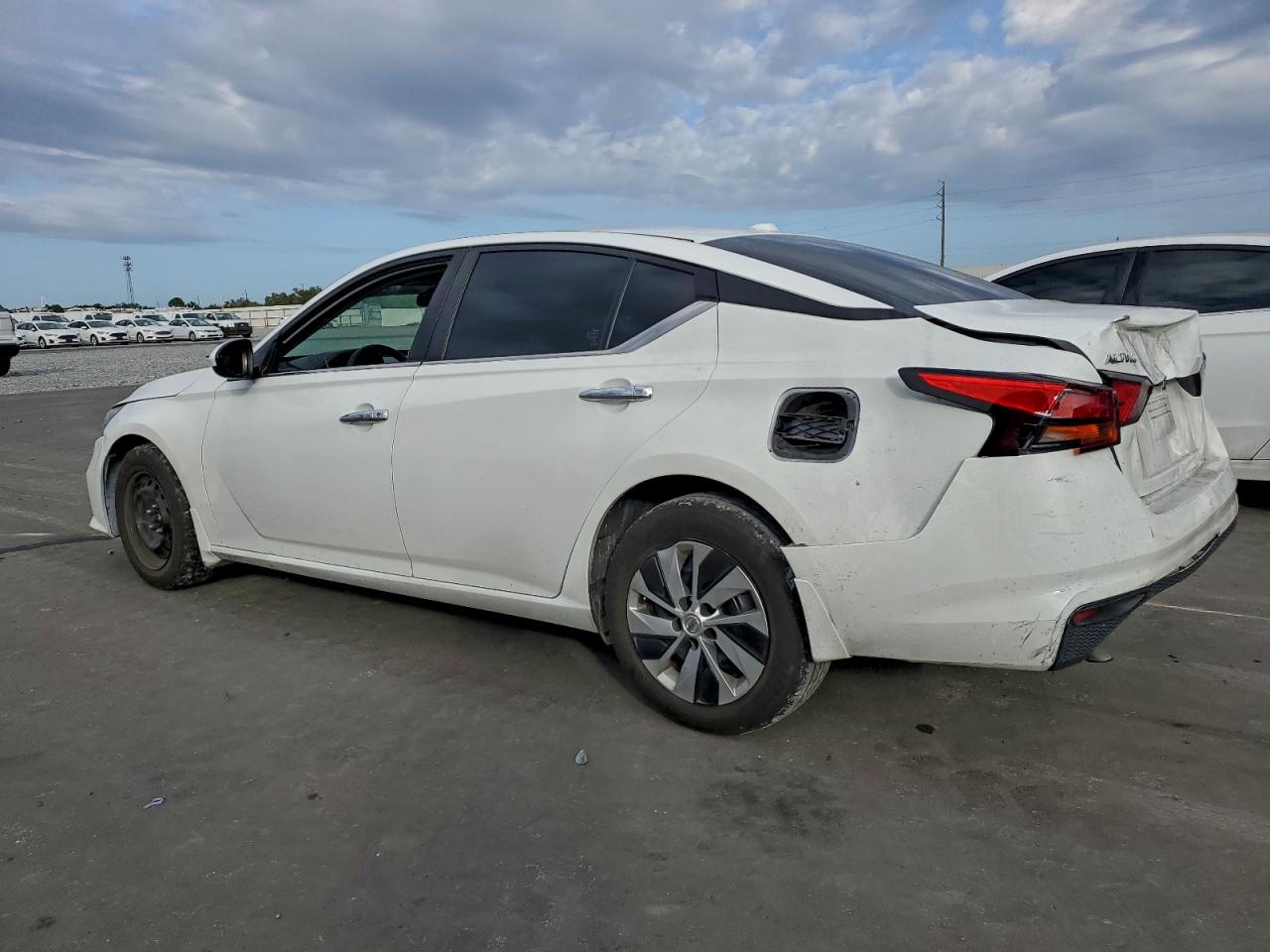 Nissan Altima S Image 2