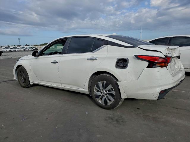 Nissan Altima S Image 2