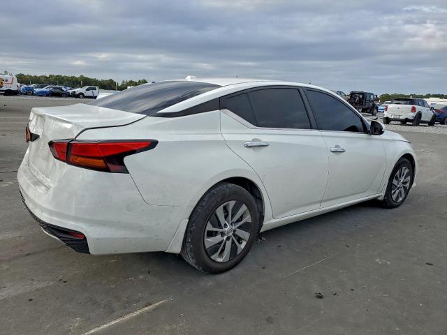 Nissan Altima S Image 4