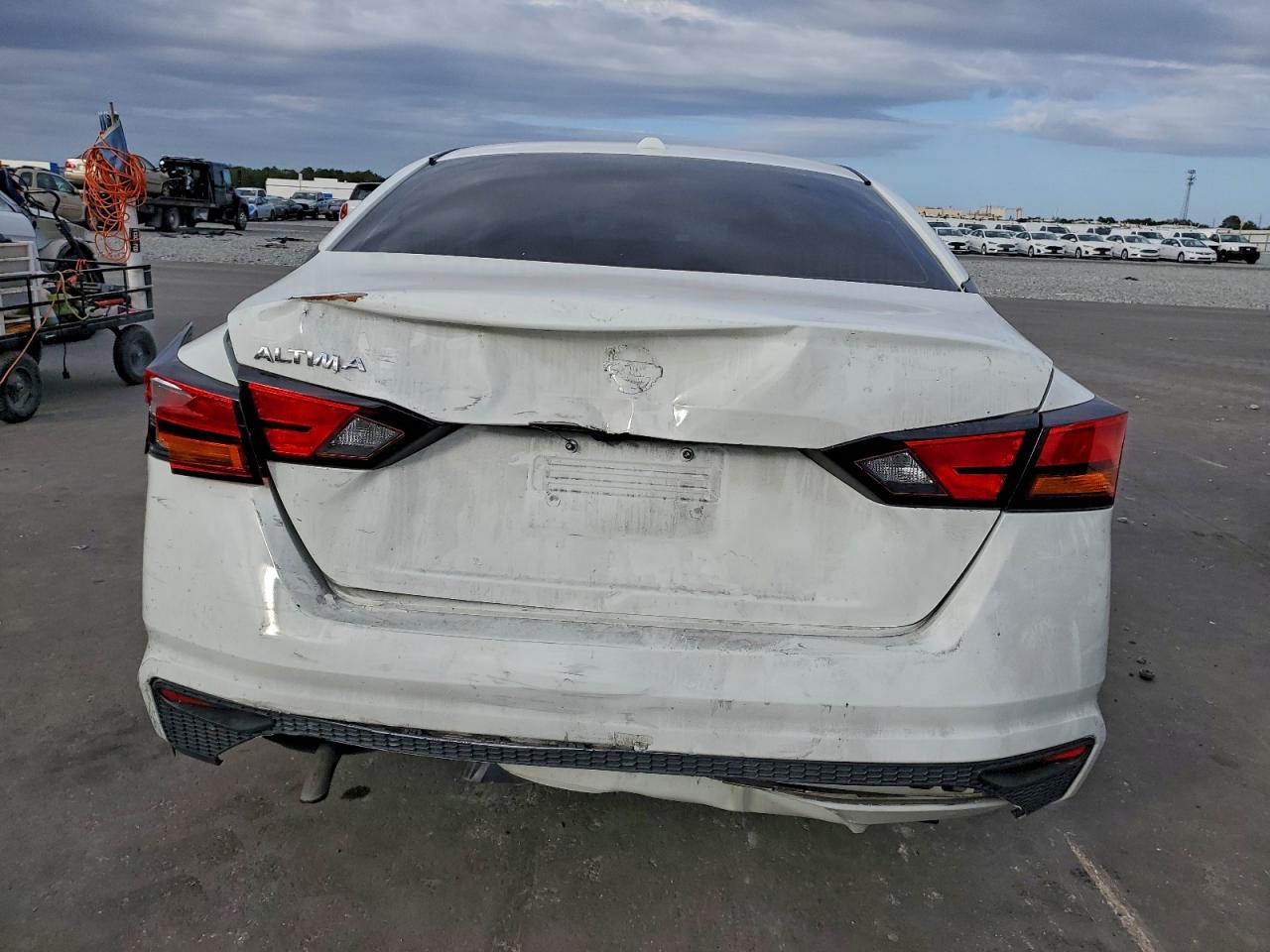 Nissan Altima S Image 8