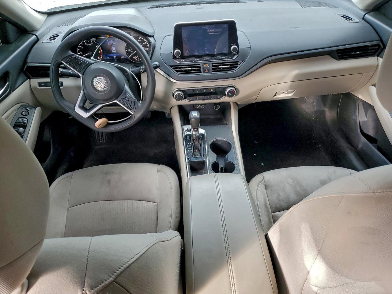 Nissan Altima S Image 7