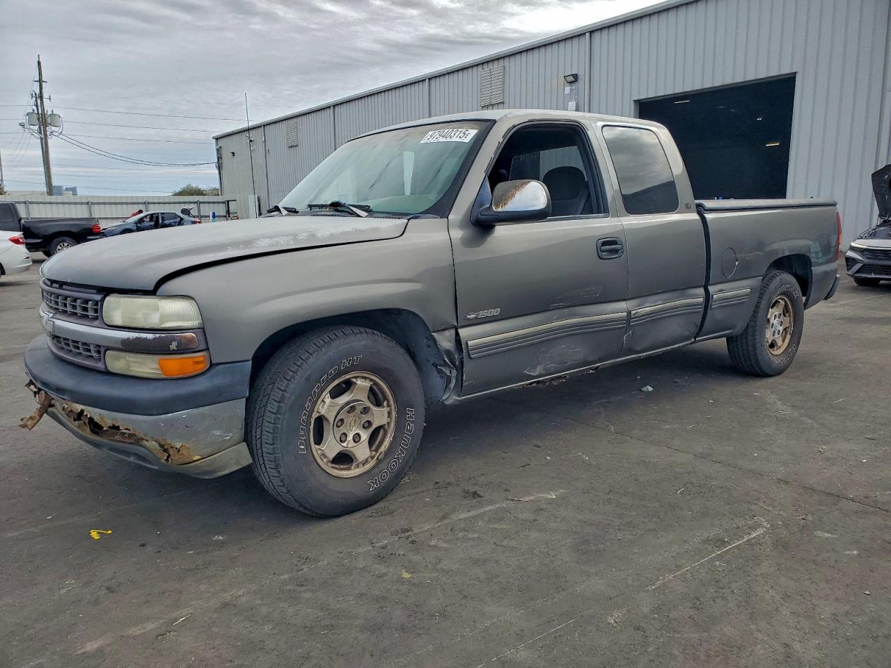 Chevrolet Silverado C1500 Image 1