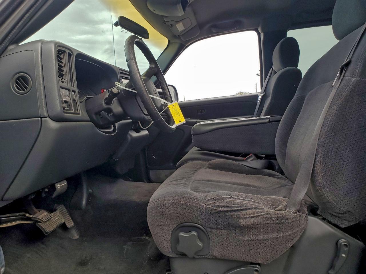 Chevrolet Silverado C1500 Image 12