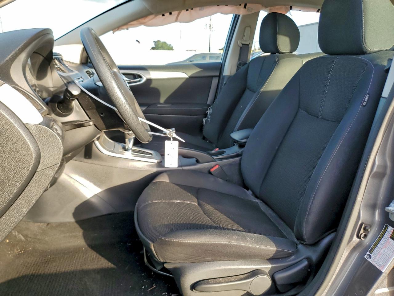 Nissan Sentra S Image 8