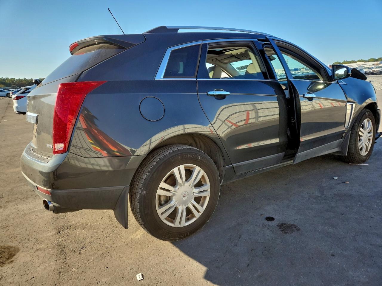 Cadillac SRX Luxury Collection Image 4