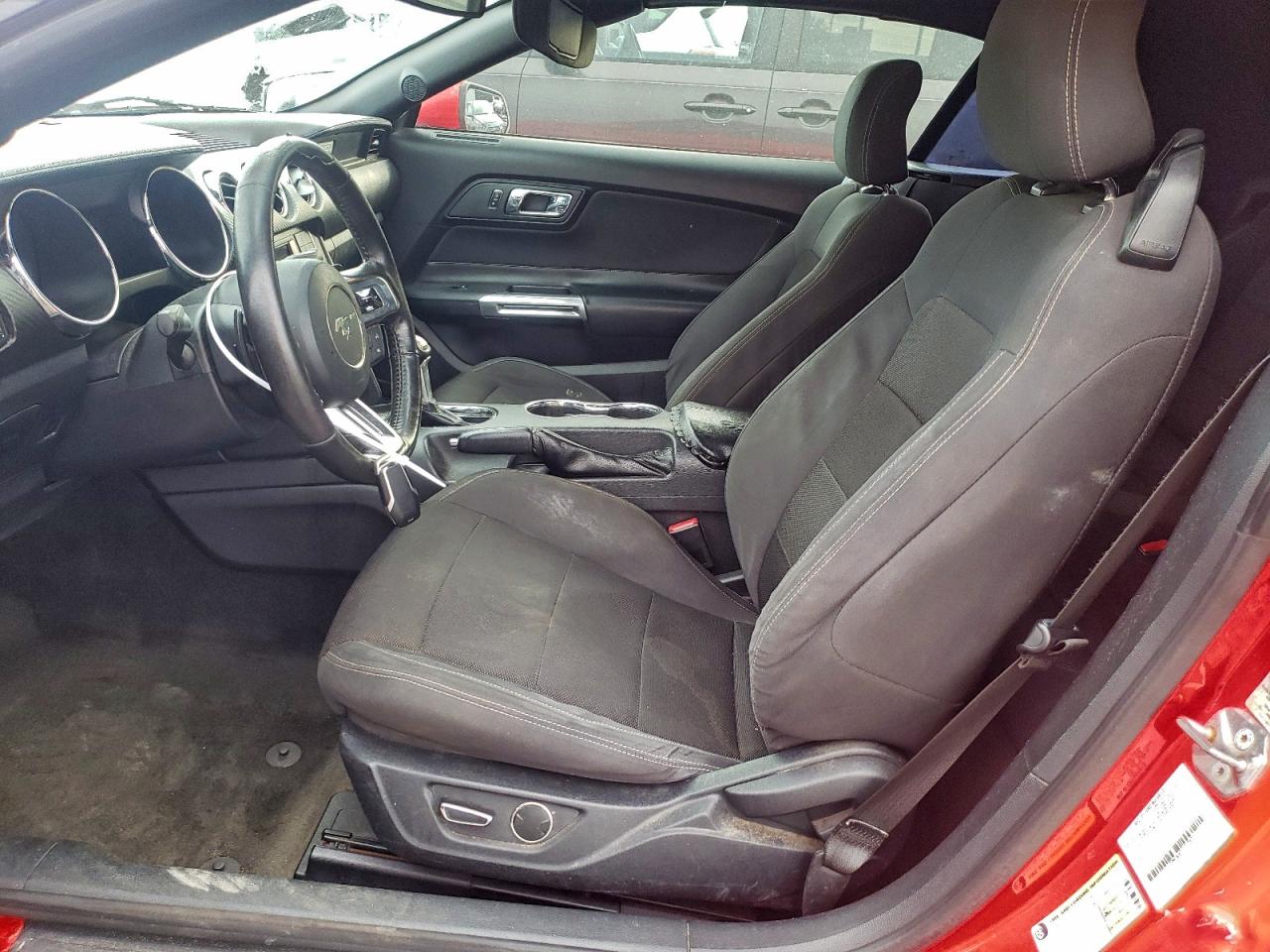 Ford Mustang Image 6