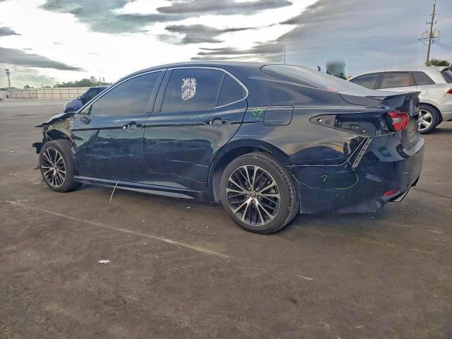 Toyota Camry L Image 6