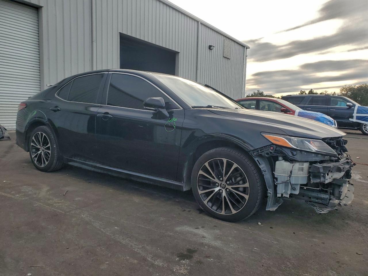 Toyota Camry L Image 3